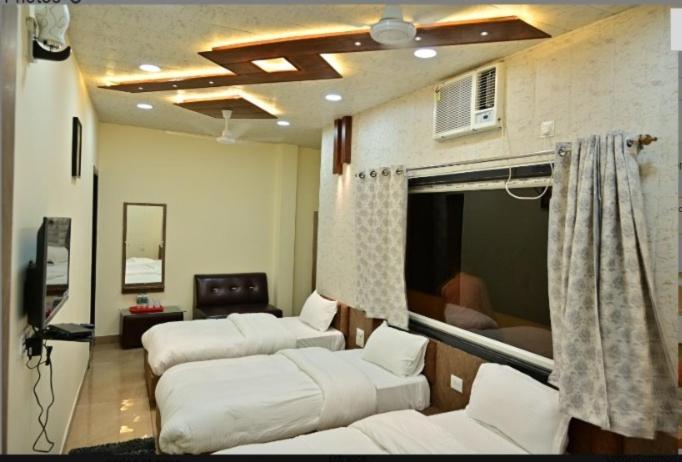 Hotel Raghuveer Inn By Bookingcare Sitapur Muafi Exteriör bild