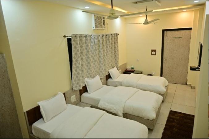 Hotel Raghuveer Inn By Bookingcare Sitapur Muafi Exteriör bild