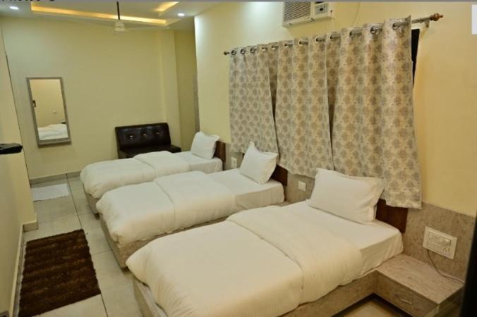Hotel Raghuveer Inn By Bookingcare Sitapur Muafi Exteriör bild