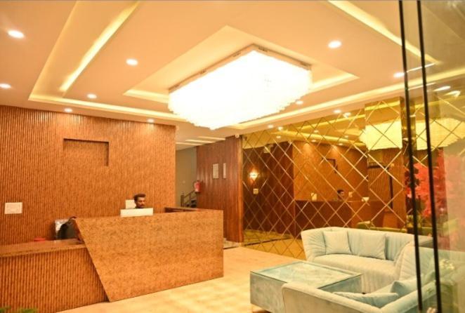Hotel Raghuveer Inn By Bookingcare Sitapur Muafi Exteriör bild