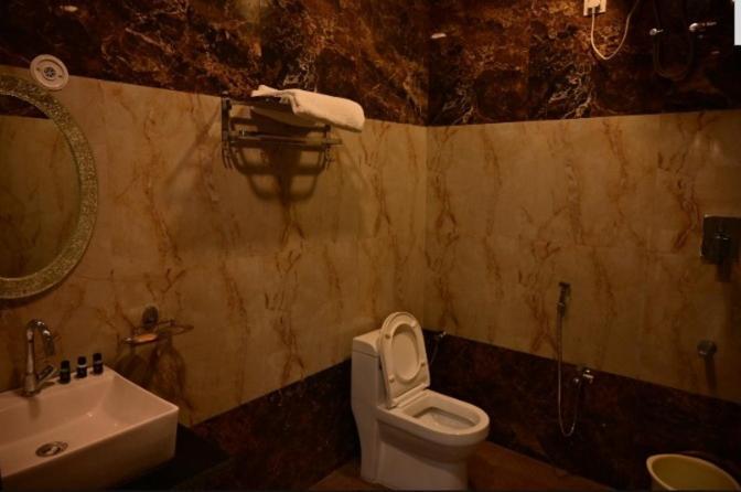 Hotel Raghuveer Inn By Bookingcare Sitapur Muafi Exteriör bild